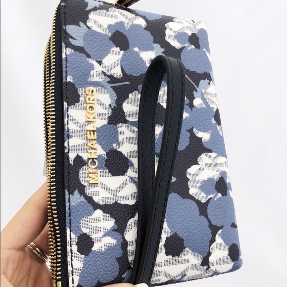Gaby’sBags👜💕-NWT Michale Kors Wristlet Floral - Picture 6 of 6